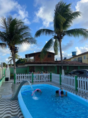 Casa para 10 pessoas com piscina na rua da praia